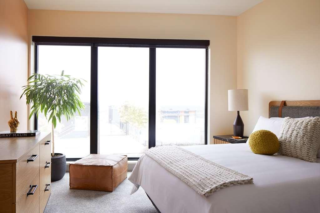 Sentral West Midtown At Star Metals Hotel Atlanta Room photo